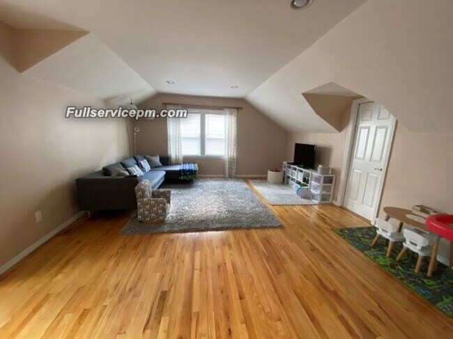 Building Photo - Beautiful Federal Way home you don't want to miss