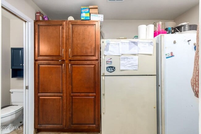 Building Photo - Exceptional 6-Bedroom Home with Private Pool Near ASU