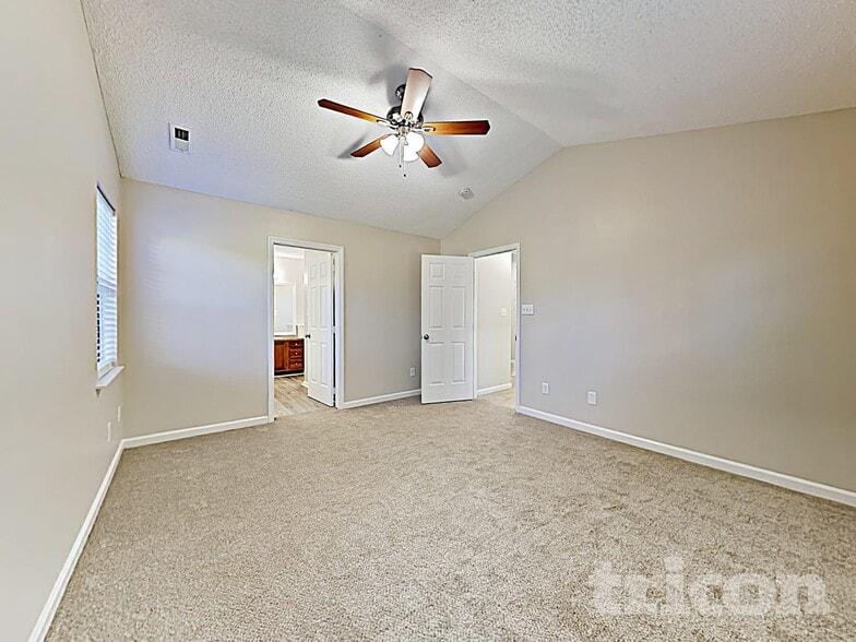 Building Photo - 9010 Whitetail Ct