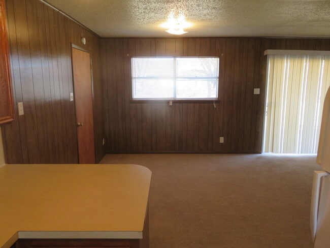 Building Photo - 1710 Kangaroo Ave