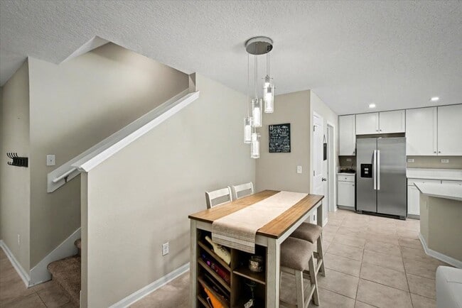 Building Photo - Beautiful Open Layout 4 Bed, 3 Full Bath | A True Masterpiece Backing to a Peaceful Pond with Mod...
