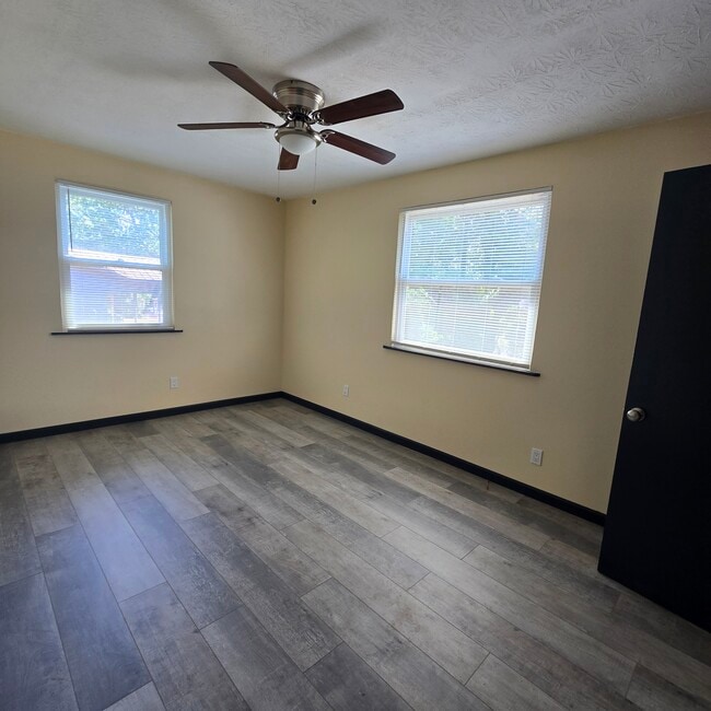 Building Photo - 1648 Pepper Dr