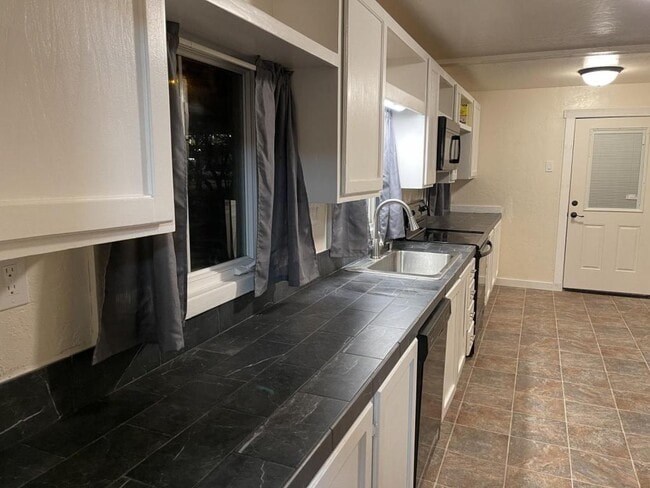 Building Photo - 253 C St