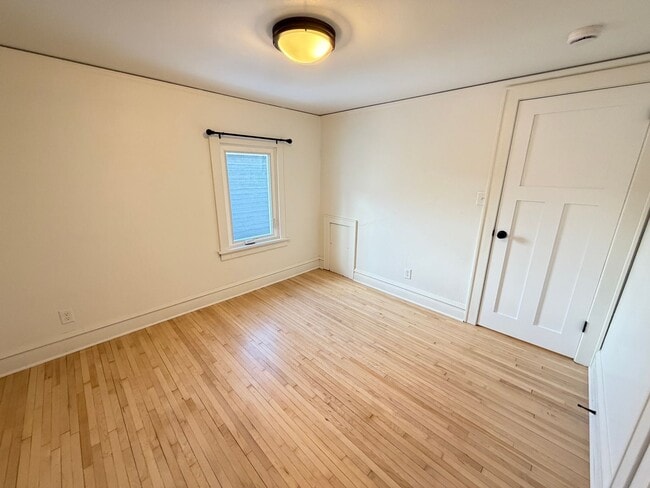Building Photo - Remodeled 2 Bedroom - AVAILABLE 08/07/2026