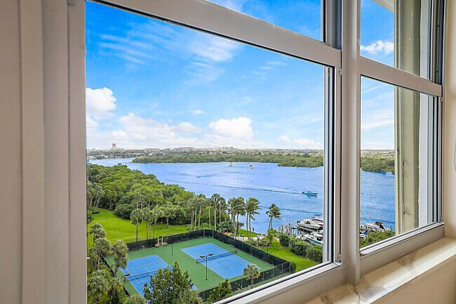 Building Photo - 2121 N Ocean Blvd