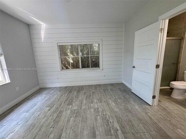 Building Photo - 241 W Seaview Dr