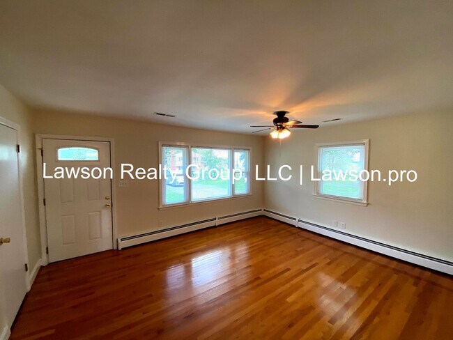 Building Photo - Updated Split Level Home in Salem