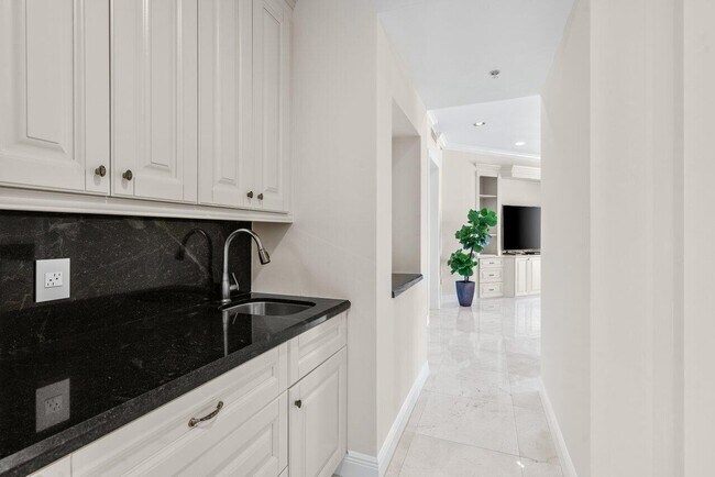 Building Photo - 3000 Jimmy Buffett Mem Hwy