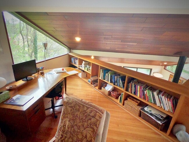 Building Photo - 8/1 Mid Century Modern Private House Bordering Frick Park. 1 of a kind.