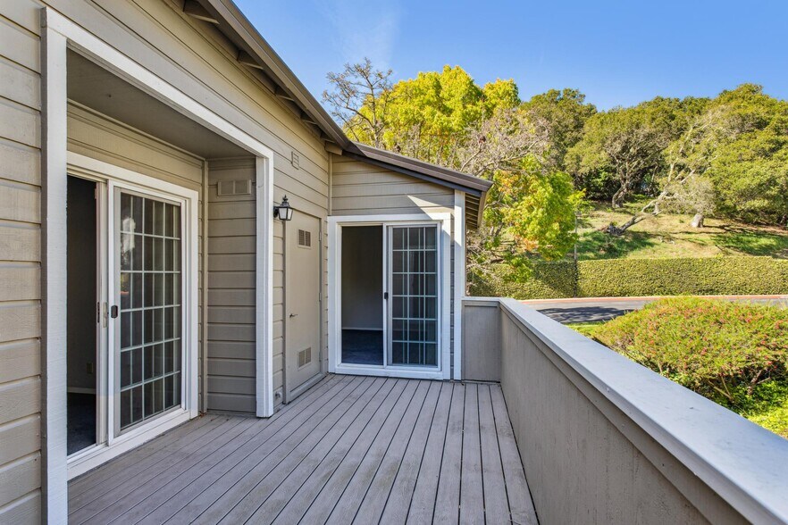 Building Photo - 600 Canyon Oaks Dr