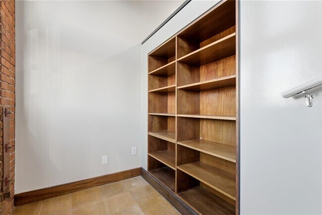 Building Photo - 555 S Water St