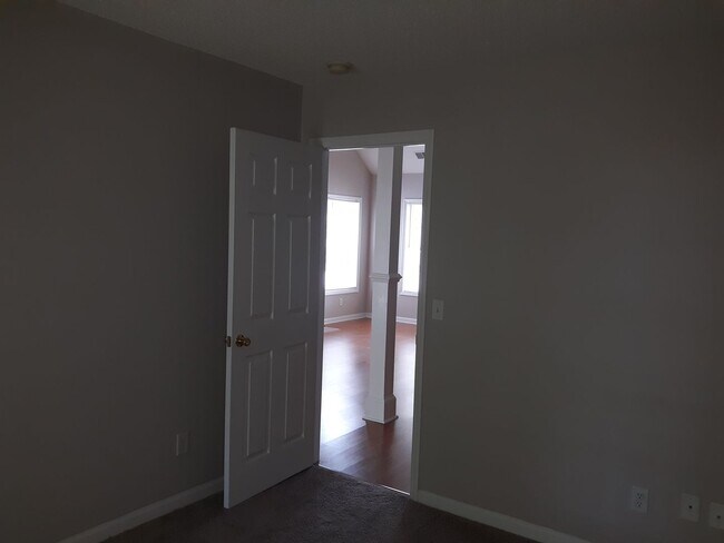 Building Photo - Charming Home in Northeast Columbia - Less...