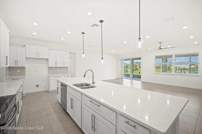 Building Photo - 6185 Moonrise Dr