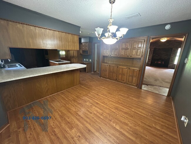 Building Photo - 104 Pinewood Ct
