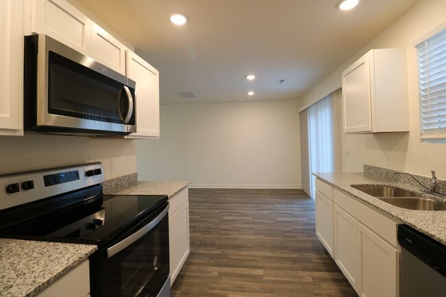 Building Photo - 757 Whitney Rd