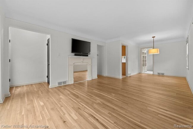 Building Photo - 4516 Robinwood Ave