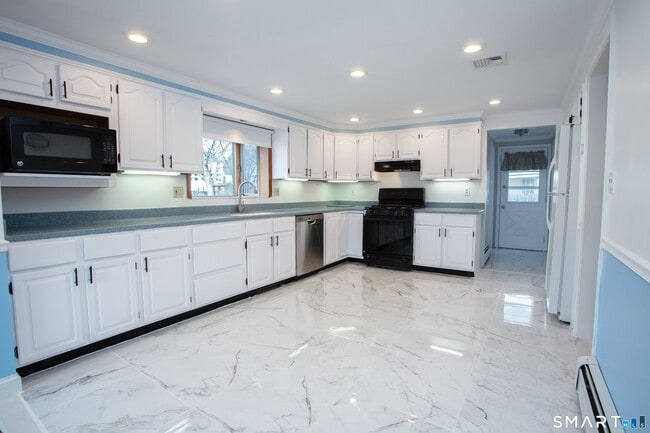 Building Photo - 1 Valley Crest Dr