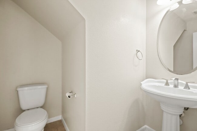 Building Photo - 1223 Grassy View Dr