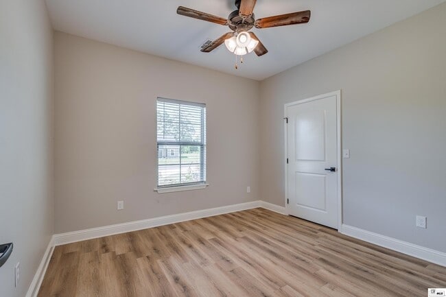 Building Photo - 134 Clearwater Cir