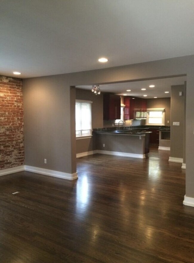 Building Photo - Charming Wash Park bungalow!  Available 08-15-2026