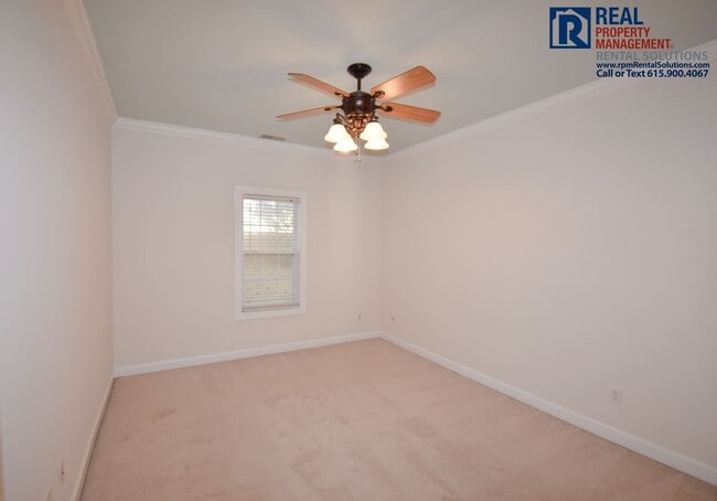 Building Photo - Charming 3 bd 2.5 ba townhouse! Washer/dryer included and attached garage!