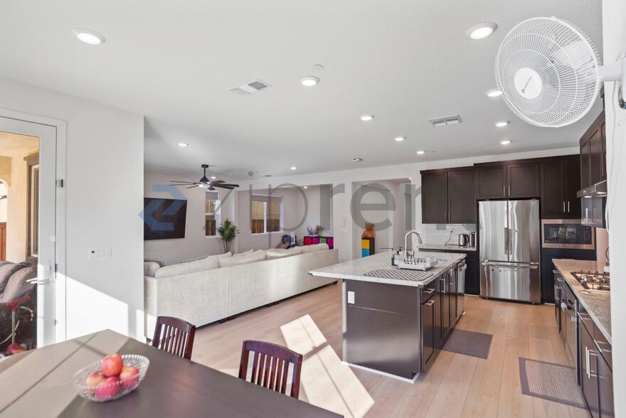 Building Photo - 6795 Paseo St