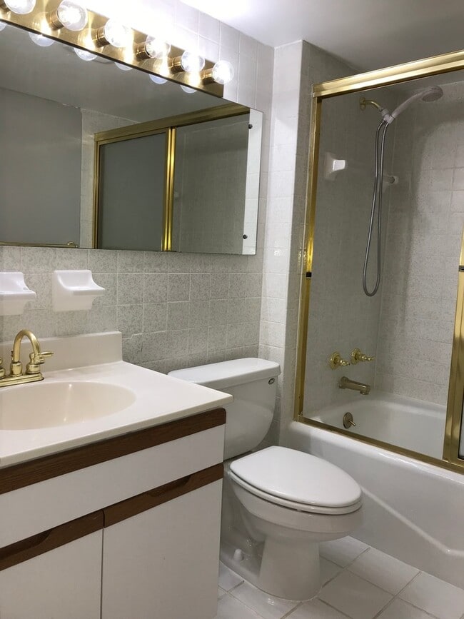 Building Photo - 2BA/ 2BR Condo located near University of ...