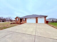 Building Photo - Bent Tree Subdivision - 4 BR - 2 Living Areas - 3 Car