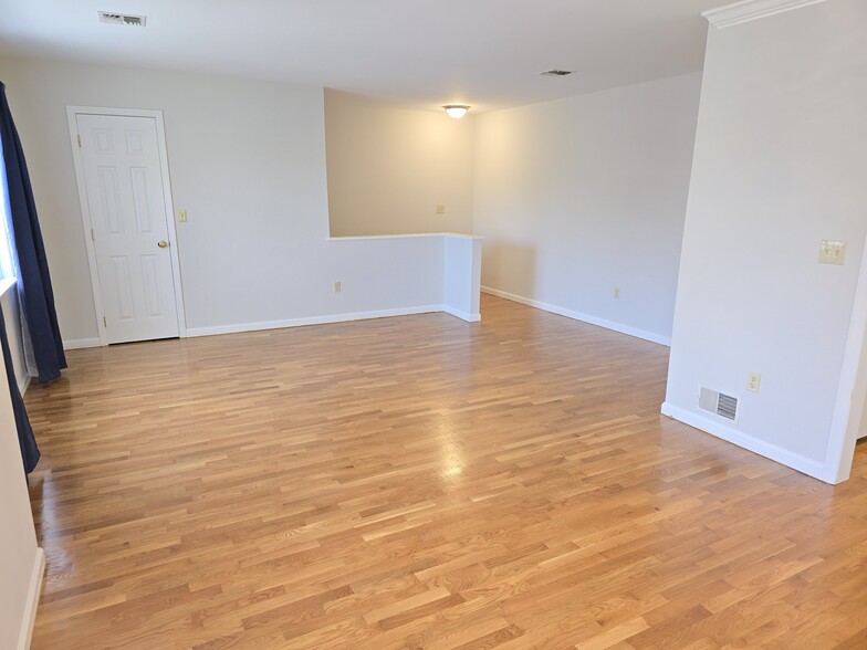 Dining room looking into entry - 13 Autumn Leaf Ct