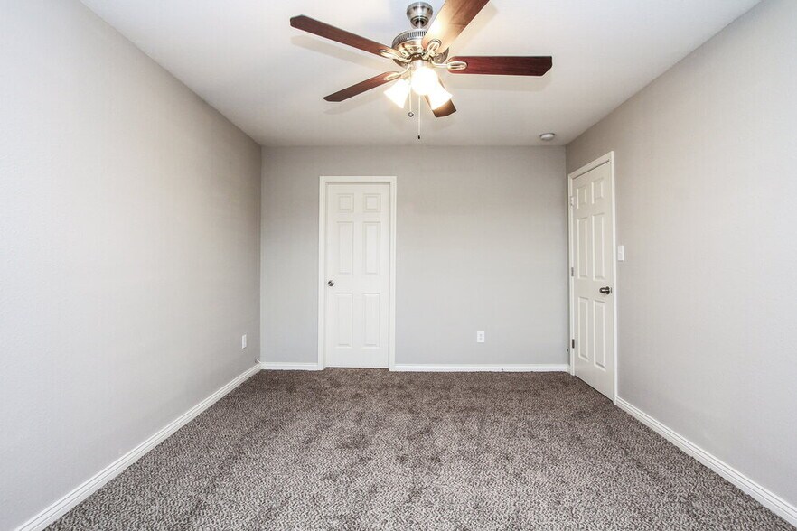 Building Photo - 9016 Hosta Way