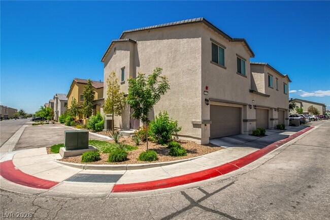 Building Photo - 825 Star Estates Ave