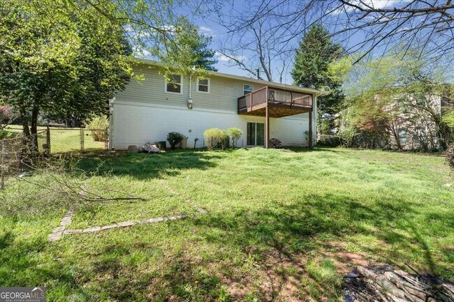 Building Photo - 2815 Carolyn Dr