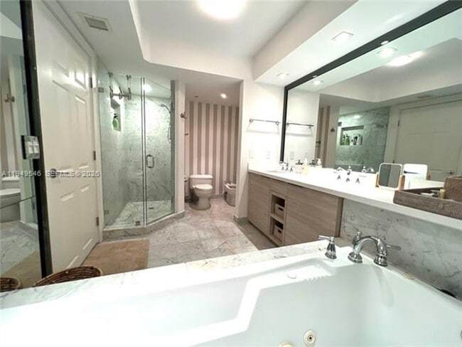 Building Photo - 16400 Collins Ave