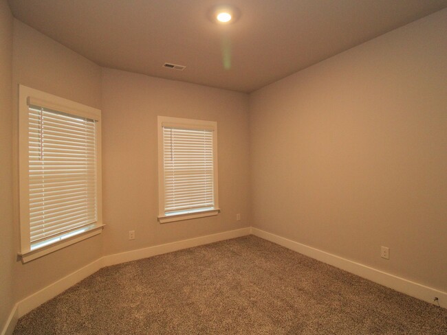 Building Photo - NEW Townhome in excellent location! MOVE I...