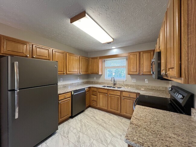 Building Photo - Super Cute 3/2 in Sevierville Close to everything!