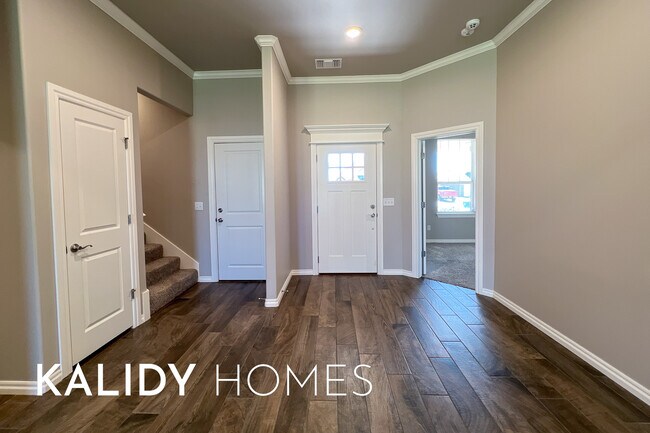 Building Photo - 805 Red River Dr
