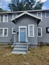 Building Photo - Spacious Upstairs Duplex With Private Entry