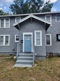 Building Photo - Spacious Upstairs Duplex With Private Entry