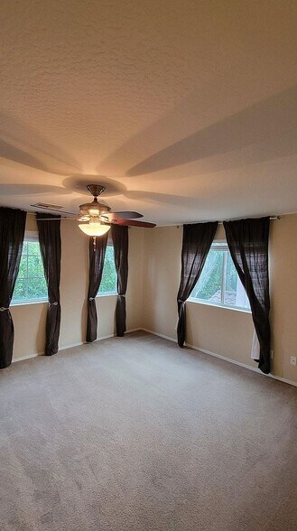 Building Photo - 10021 E Impala Ave