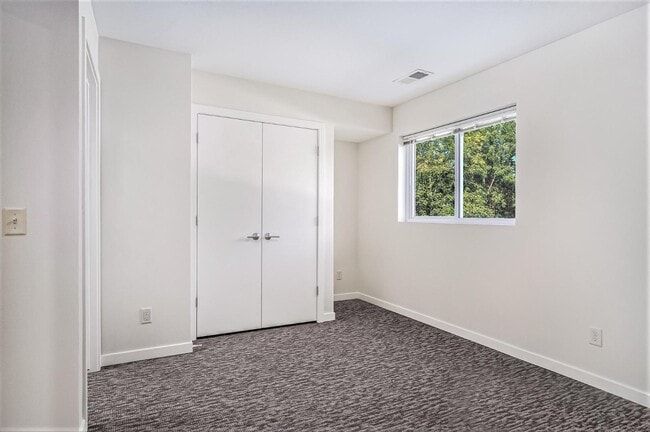 Building Photo - 901 Fulton St W