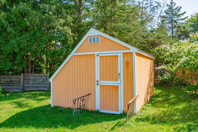 Building Photo - 401 Merrill Crest Dr