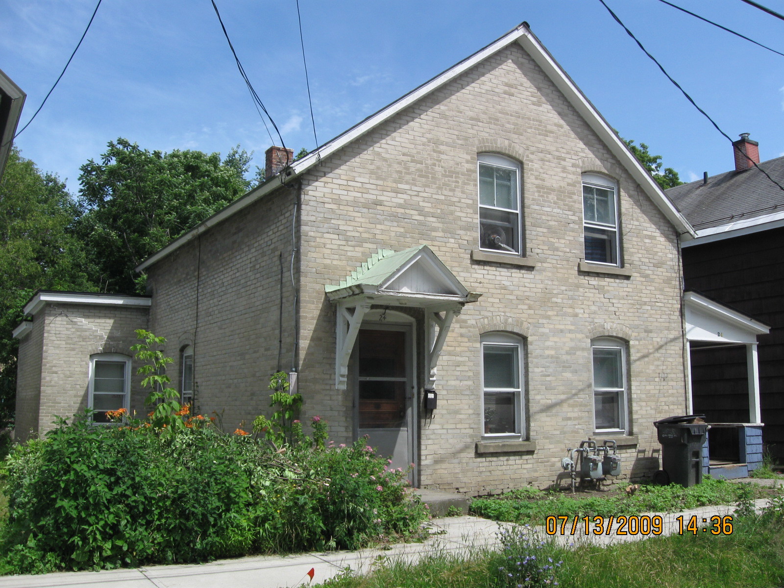 Building Photo - 24 School St