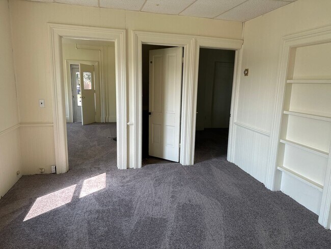 Building Photo - 16 N Washington St