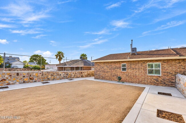 Building Photo - 204 Cutlass Dr