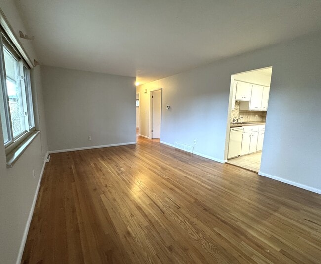 Building Photo - 3084 S Xanthia St