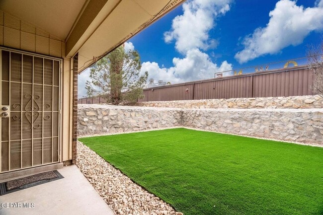 Building Photo - 1555 Common Dr