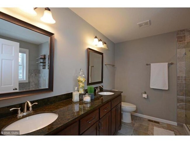 Building Photo - 3221 42nd Ave S