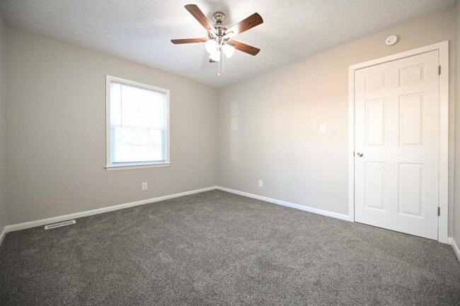 Building Photo - 847 Durwood Dr