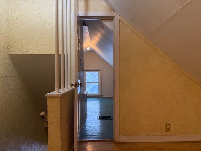 Building Photo - 57 N Terrace