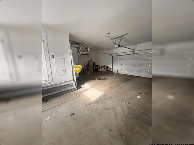 Building Photo - Downtown Indy Townhome!